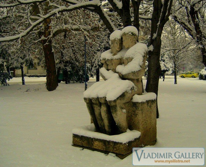Статуя в Дунавски парк